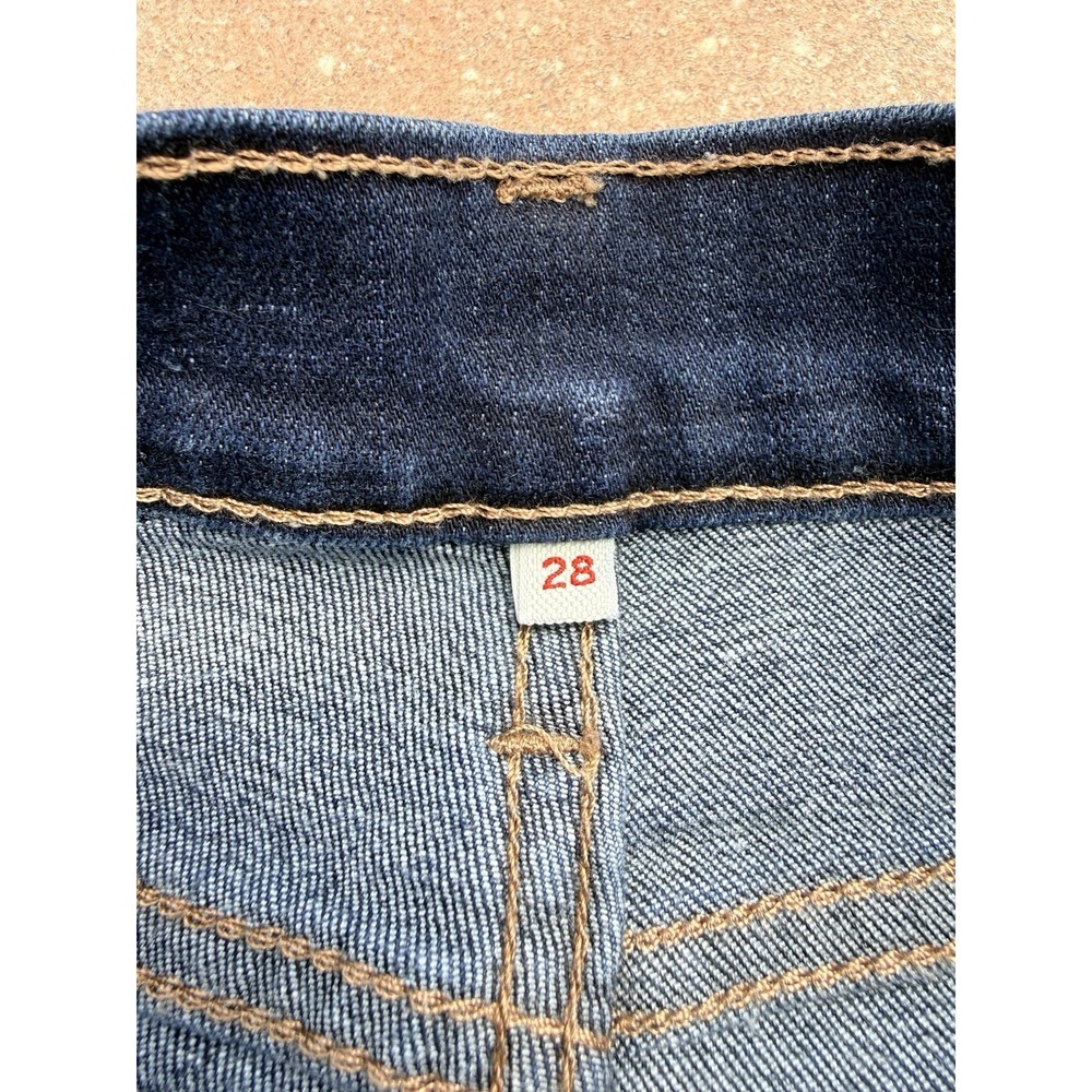 Levi's Women's Straight Leg Dark Wash Medium Rise Jeans Size 28 Short - Picture 8 of 8